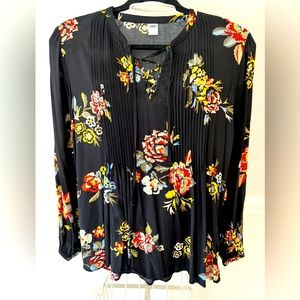 Old Navy Floral Blouse. Medium. Great condition